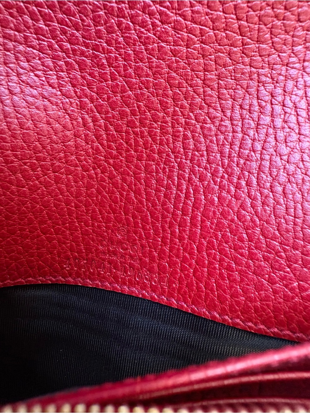 Gucci Navy Pebbled Leather Cross-Body/Clutch with Red & White Side Panels - Picture 6 of 13